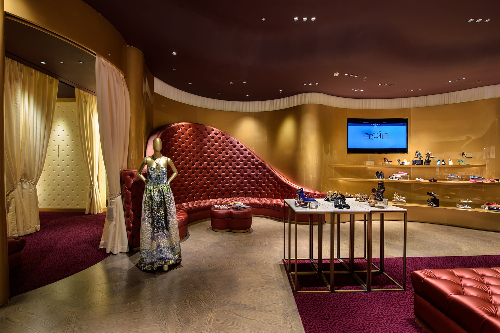 Read more about the article Etoile Boutique, Mall of the Emirates, Dubai